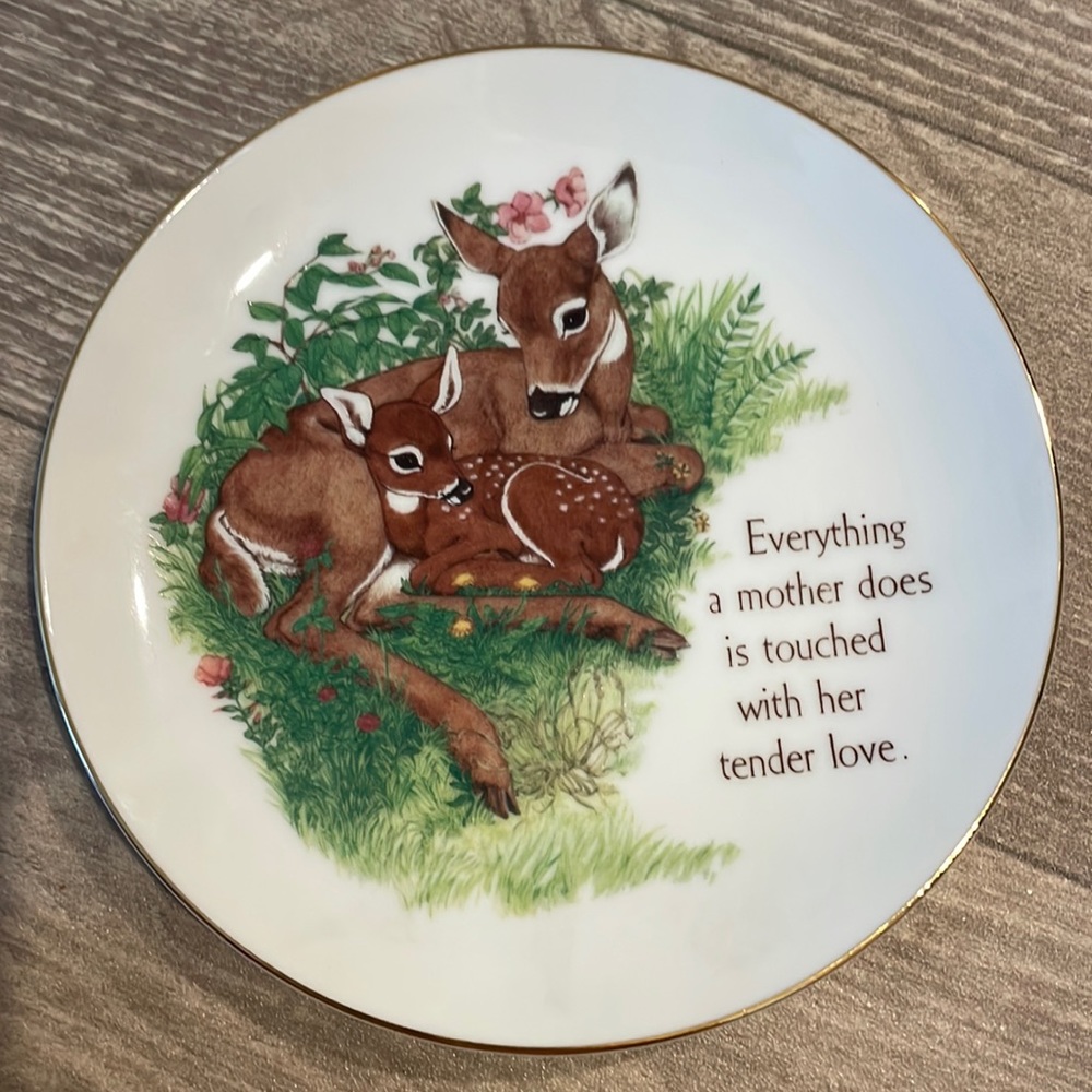 Vintage Mother Deer And Fawn porcelain Collectors Plate, Japan 1985